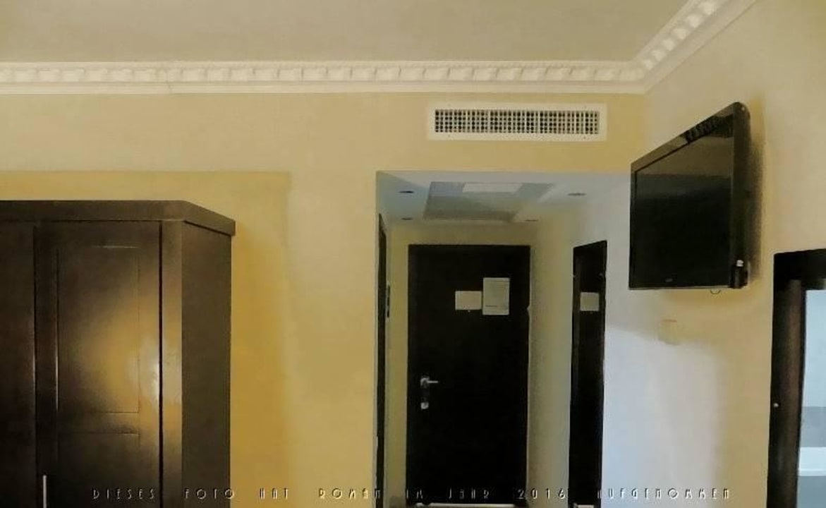 Schrank, Hotelzimmertür, Flachbild-TV Nativity Hotel