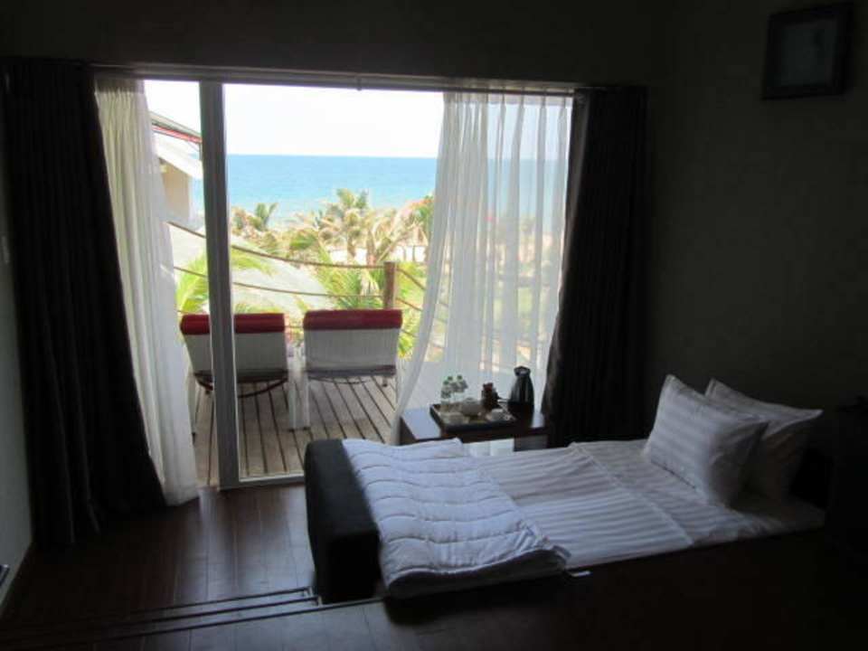 Window with bed Sandunes Beach Resort & Spa