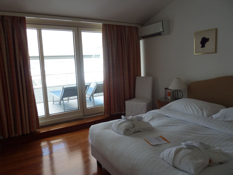 Schlafzimmer mit Balkon Villa Sassa