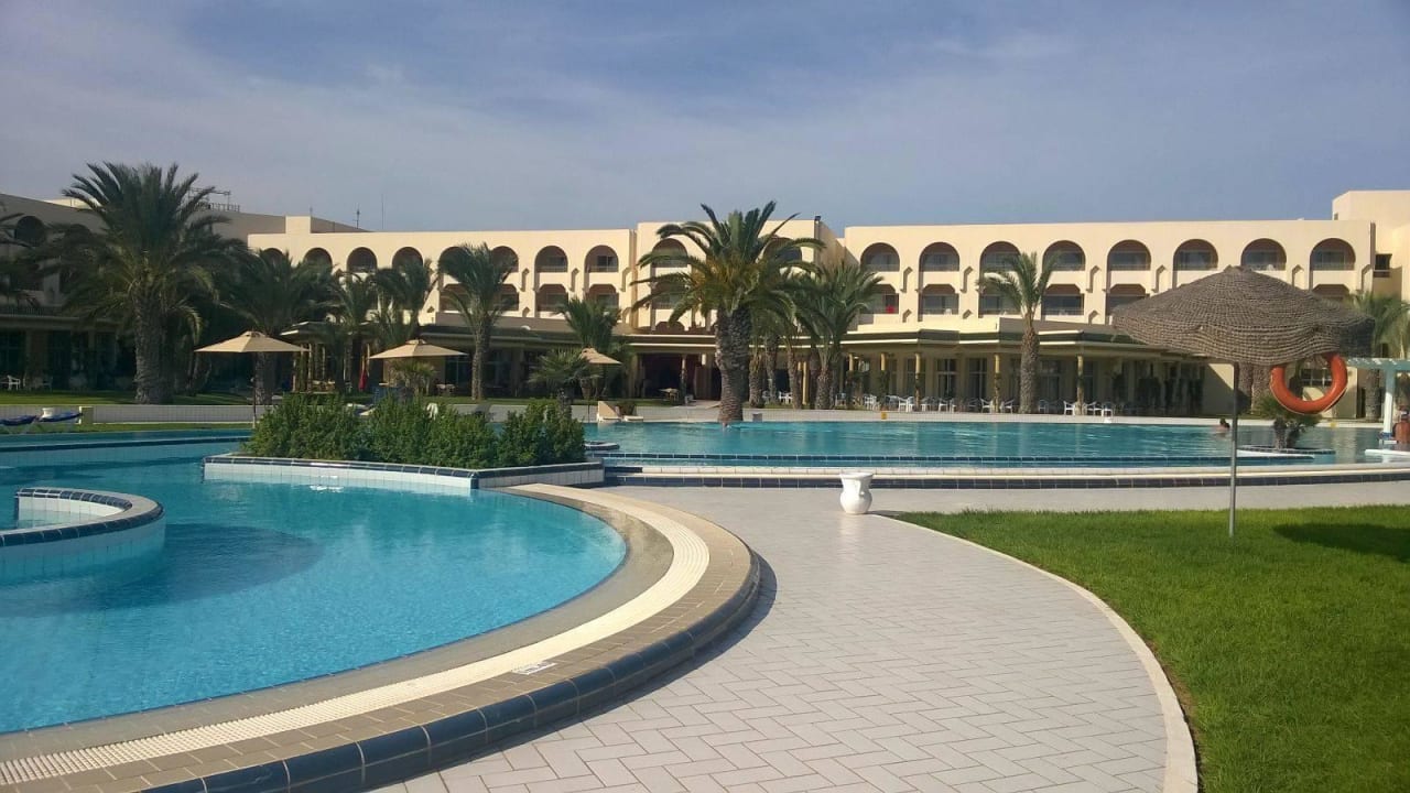 Schöner Pool Iberostar Waves Averroes