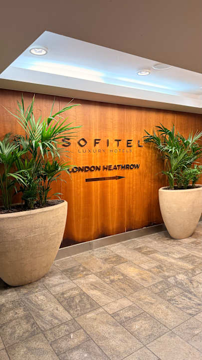 Lobby Hotel Sofitel London Heathrow T5