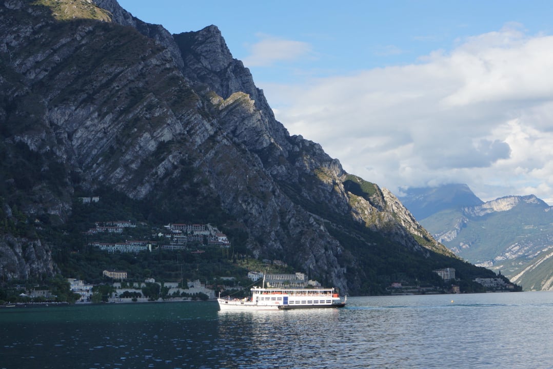 Blick auf dem Gardasee von der Altstadt Limnone Hotel Caravel