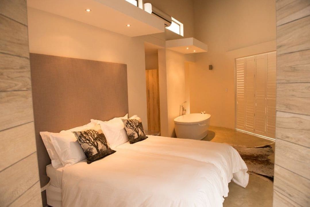 Luxury Twin Room Moditlo River Lodge