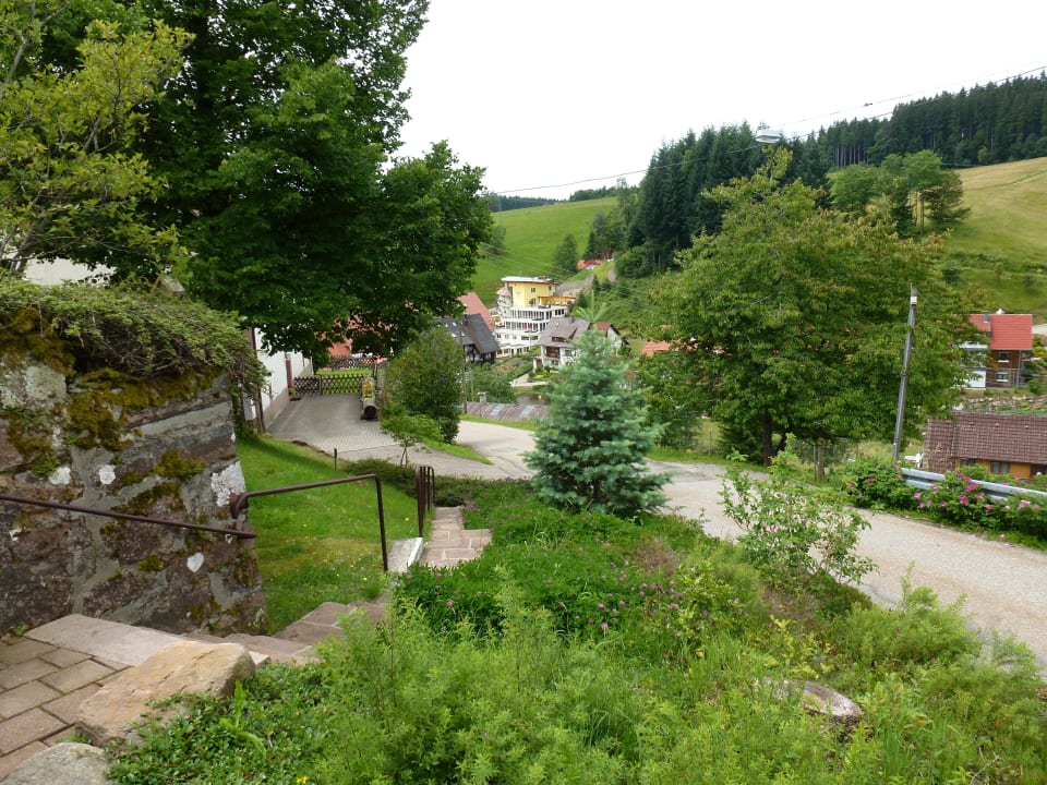 Von der St. Roman Kirche aus Naturparkhotel Adler