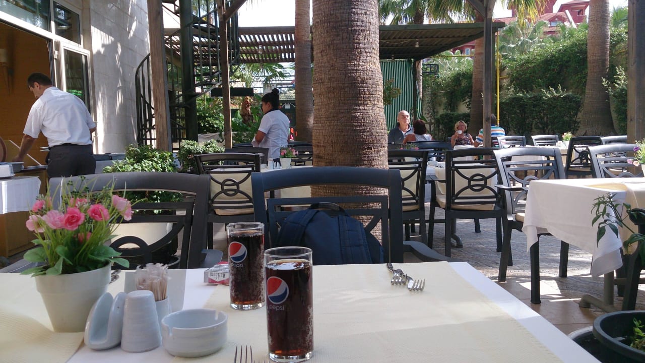 Restaurant außen  Can Garden Resort