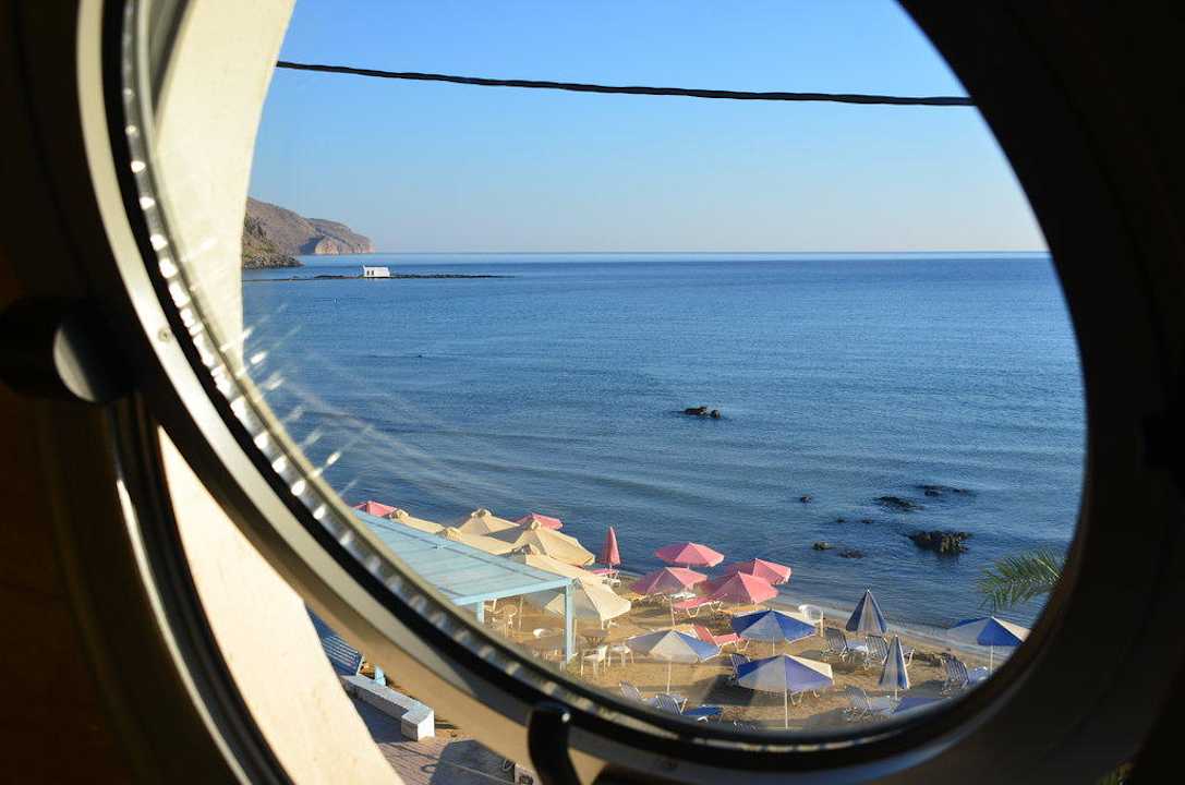 Blick aus dem Bullauge des Bades/Suite Hotel Corissia Princess