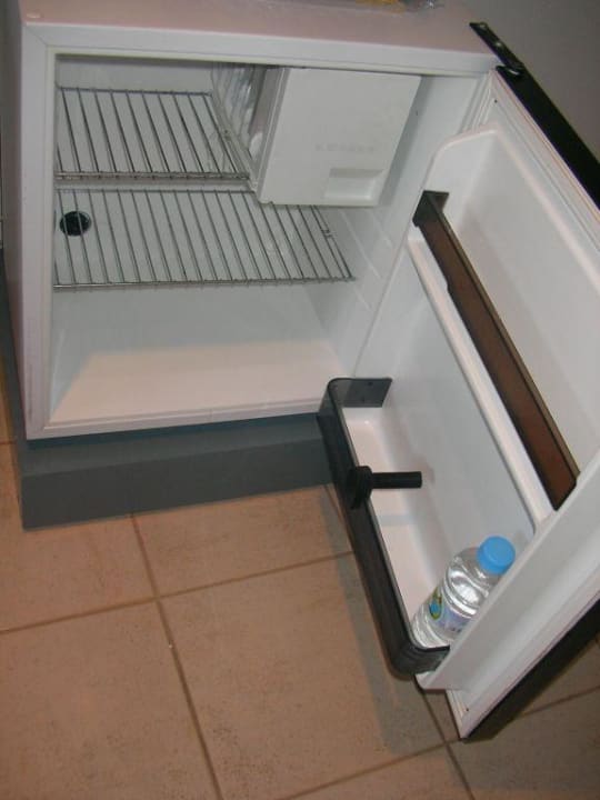 Unsere "gefüllte" Minibar bei Anreise Fodele Beach & Water Park Holiday Resort