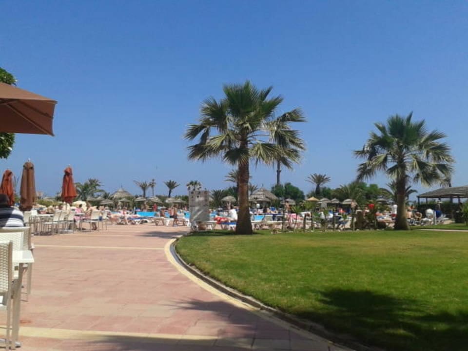 Mit Blick zum Pool Skanes Serail Aquapark