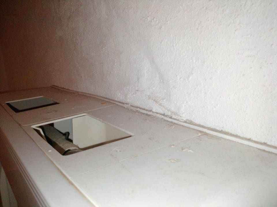 Auf dem Badschrank Bunte Villa