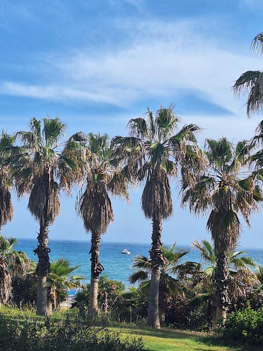 Strand Club Grand Side