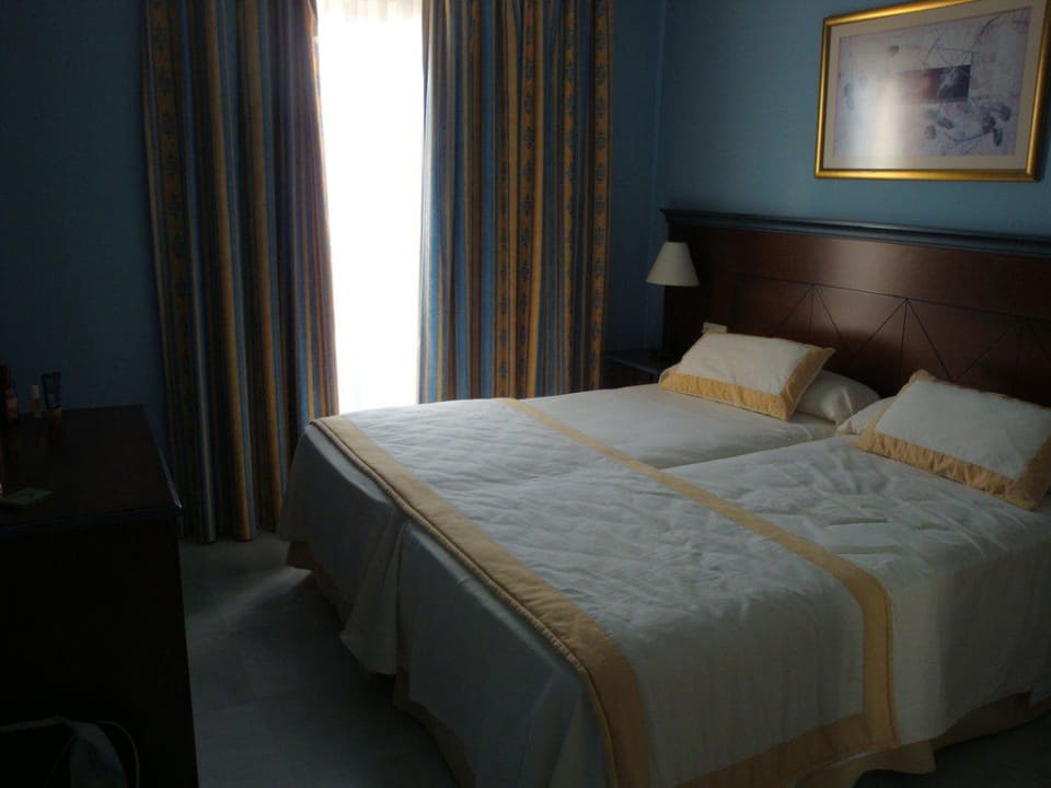 Schlafzimmer Iberostar Waves Málaga Playa