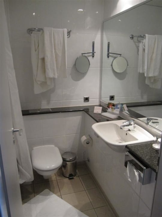 Kleines Bad mit Badewanne Crowne Plaza ® Hamburg - City Alster