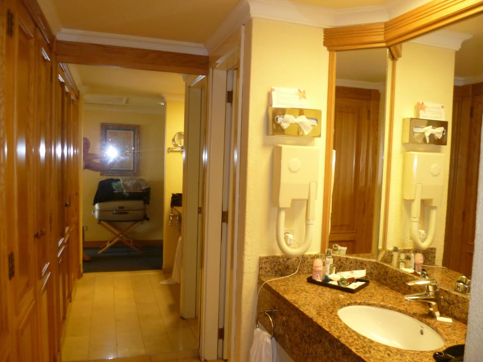 Kleiderschränke und Waschgelegenheit Hotel Riu Palace Jandia