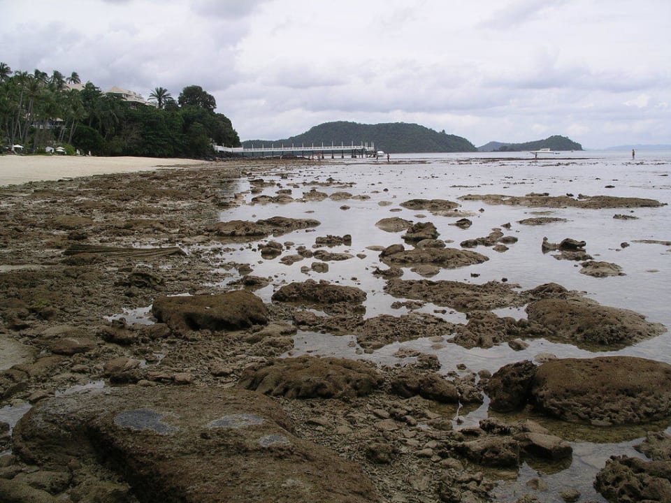 Strand bei Ebbe Cape Panwa Hotel