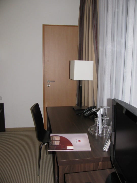 Schreibtisch incl. kostenlosem LAN acom Hotel München