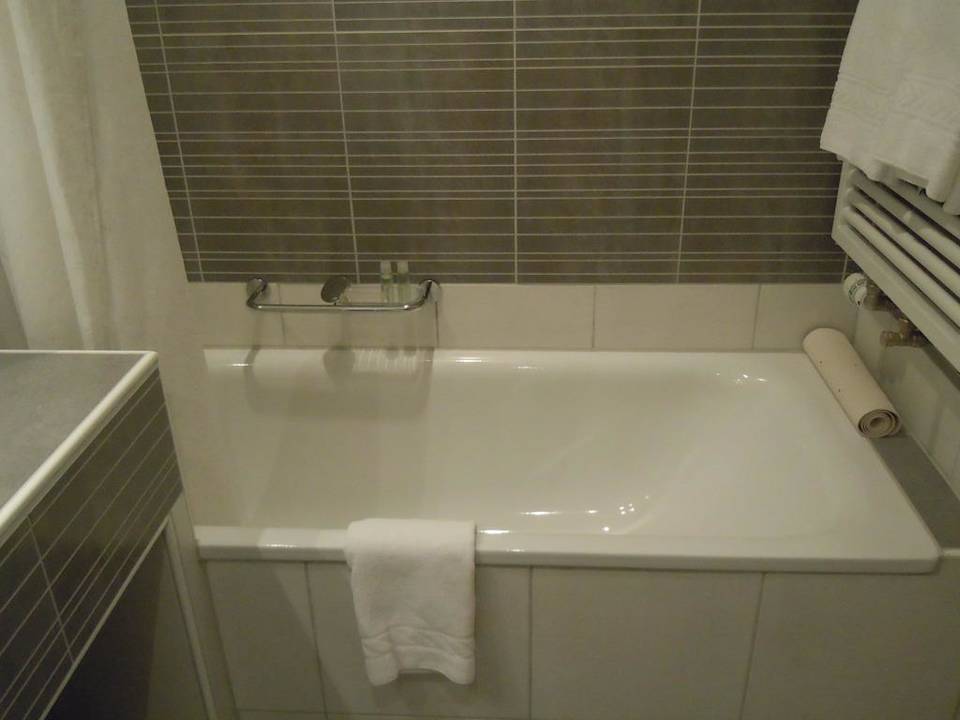 Badewanne im Zimmer Hotel Silberhorn