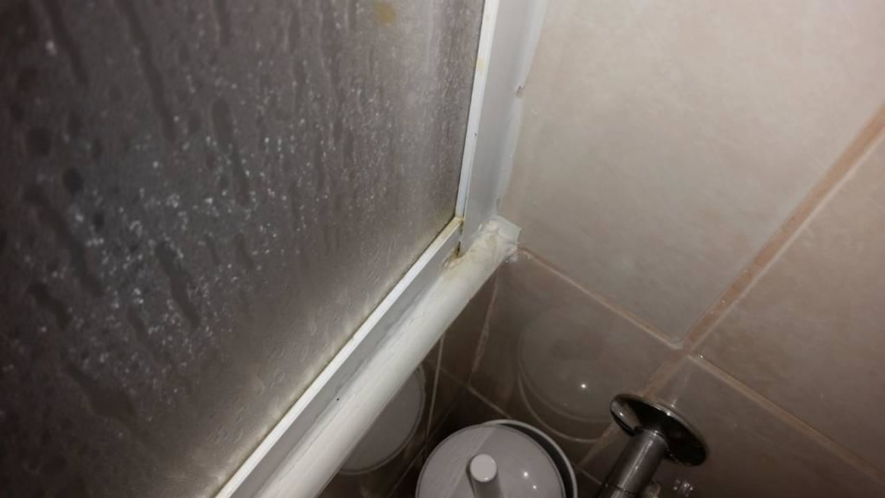 Rostsetllen an der Duschwand Hotel Gardenia Beach