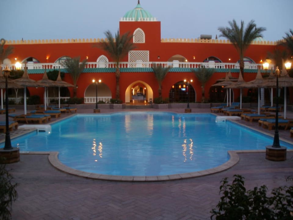 Vor unserem Zimmer Pickalbatros Alf Leila Wa Leila Resort - Neverland Hurghada