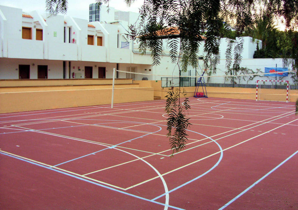 Tennisplatz und mehr von einer anderen Seite allsun Hotel Los Hibiscos