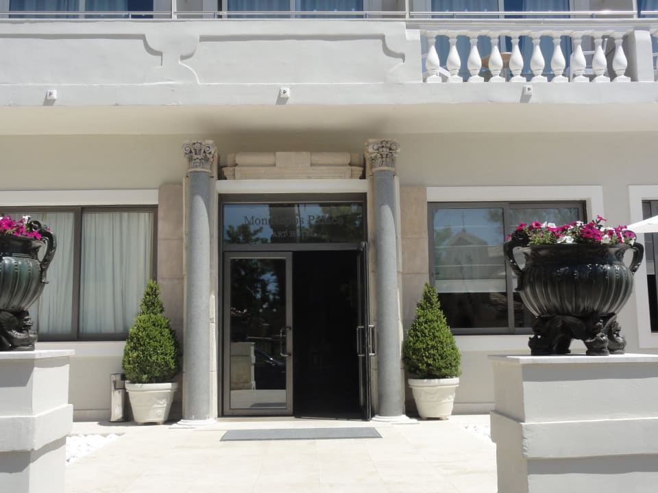 Hotel-Eingang Mon Repos Palace - Adults only