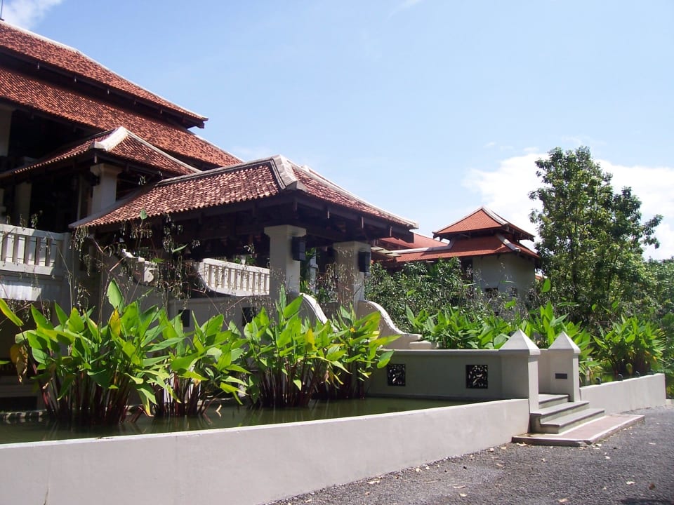 Vor dem Hotel Khaolak Laguna Resort
