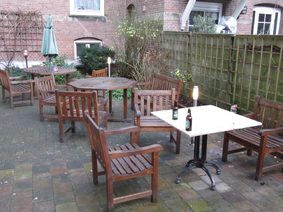 Eine schöne Terrasse  Hotel AMS Omega