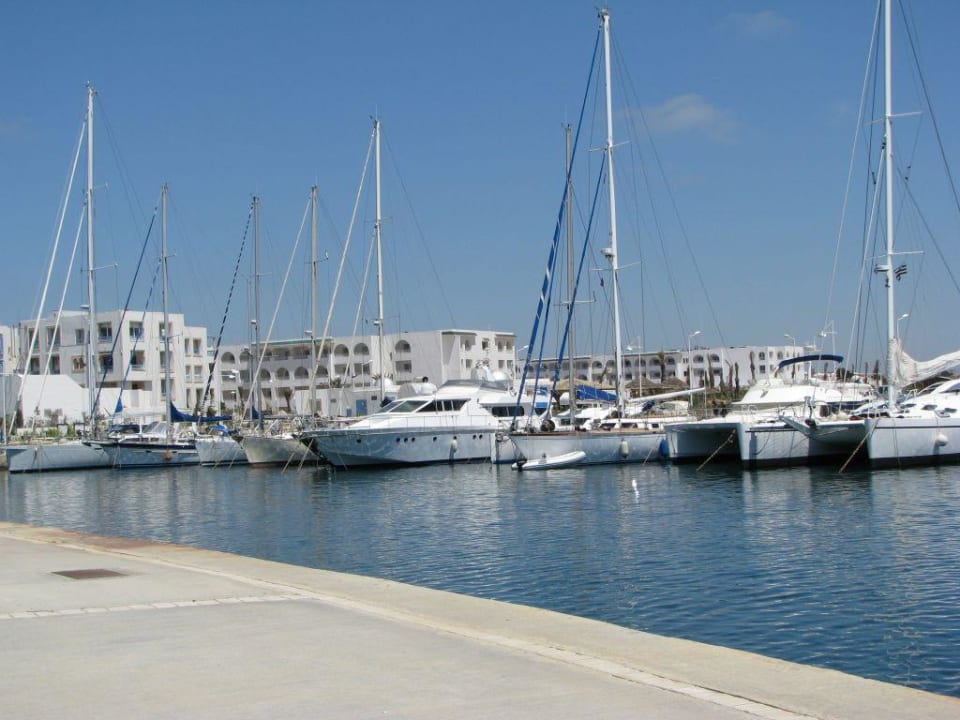 Blick vom Yachthafen auf das Riu Marco Polo Occidental Marco Polo