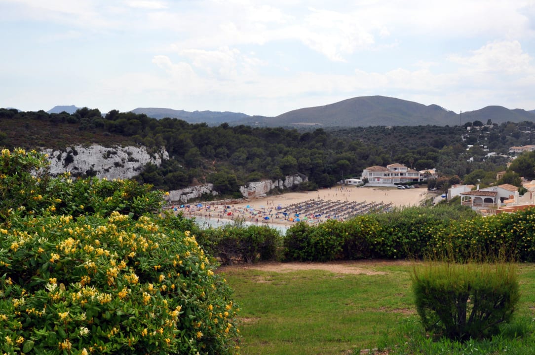 Widok na plażę z hotelu. blau punta reina