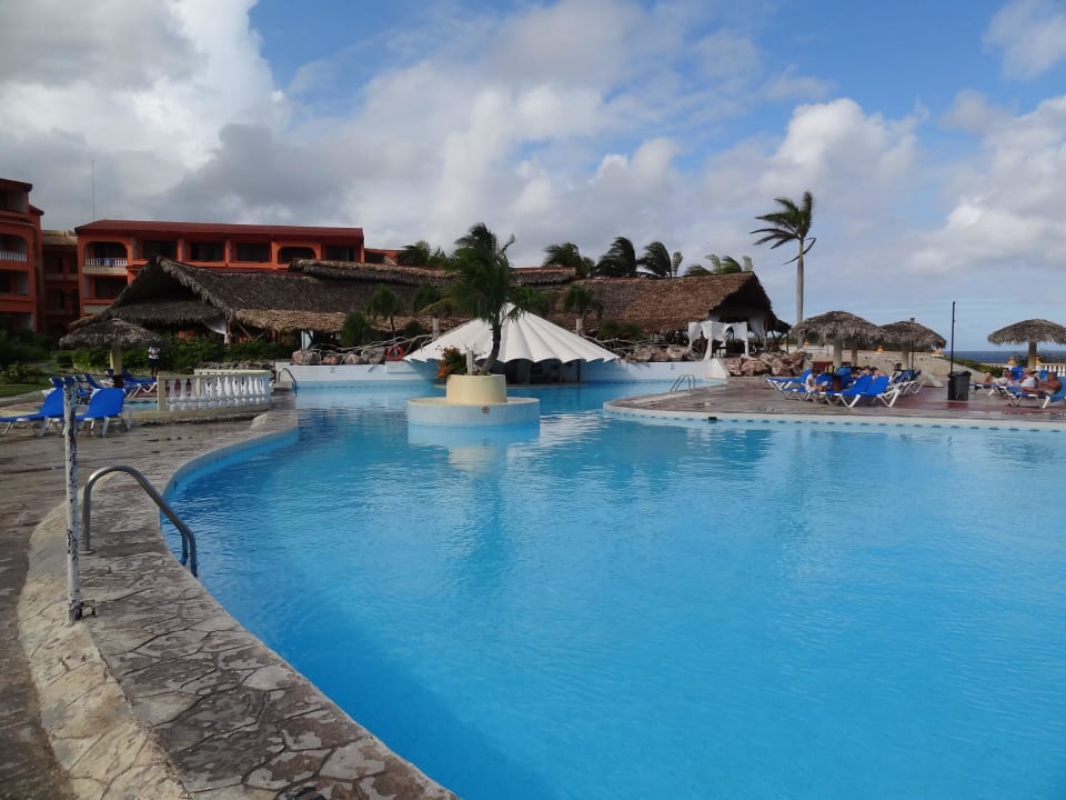 Pool mit Poolbar Sol Rio De Luna y Mares