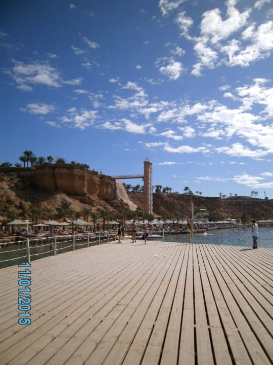 Auf dem Badesteg mit Blick auf den "Lifttower" Pickalbatros Aqua Blu Resort - Sharm El Sheikh