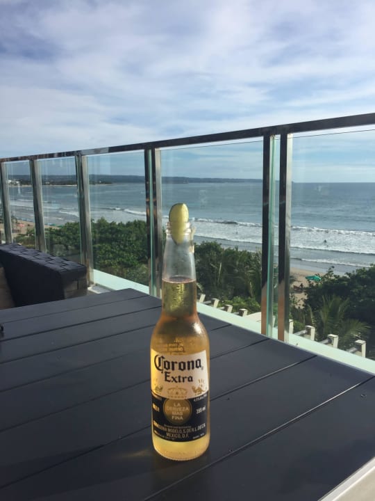 Bar na dachu hotelu Citadines Aparthotels Kuta Beach