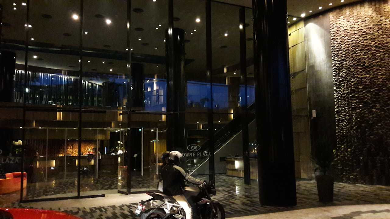 Lobby Hotel Crowne Plaza Changi Airport