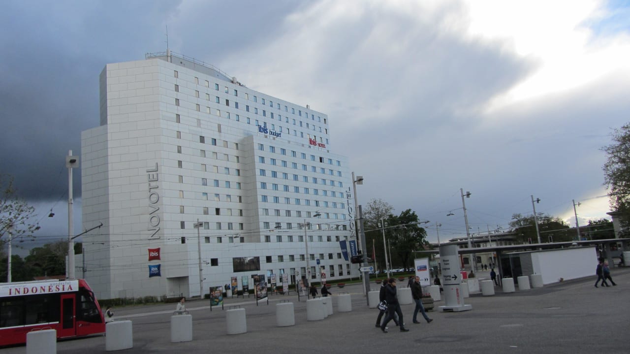 Blick von der Expo zum Hotel ibis budget Hotel Bern Expo