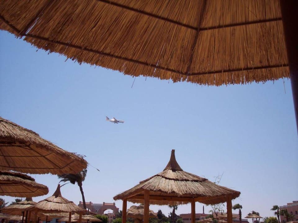 Flughafen Einflugschneise Beach Albatros Resort