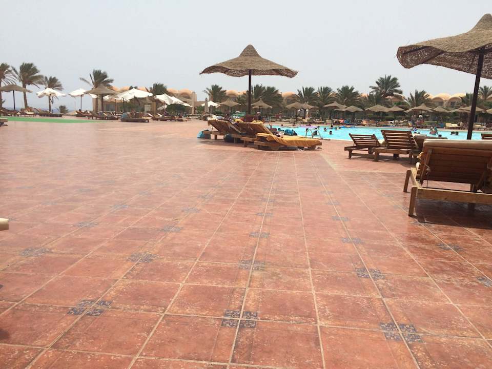 Liegen ? Three Corners Sea Beach Resort