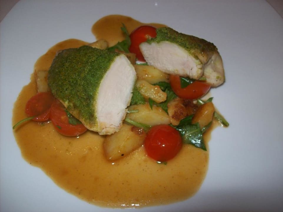 Gebratenes Hühnerbrüstchen in Kräuterkruste Wanderhotel Vinschgerhof