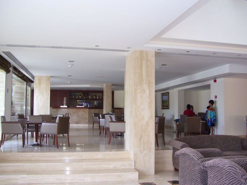 Innenbar mit Fernsehbereich Aparthotel Playa Dorada