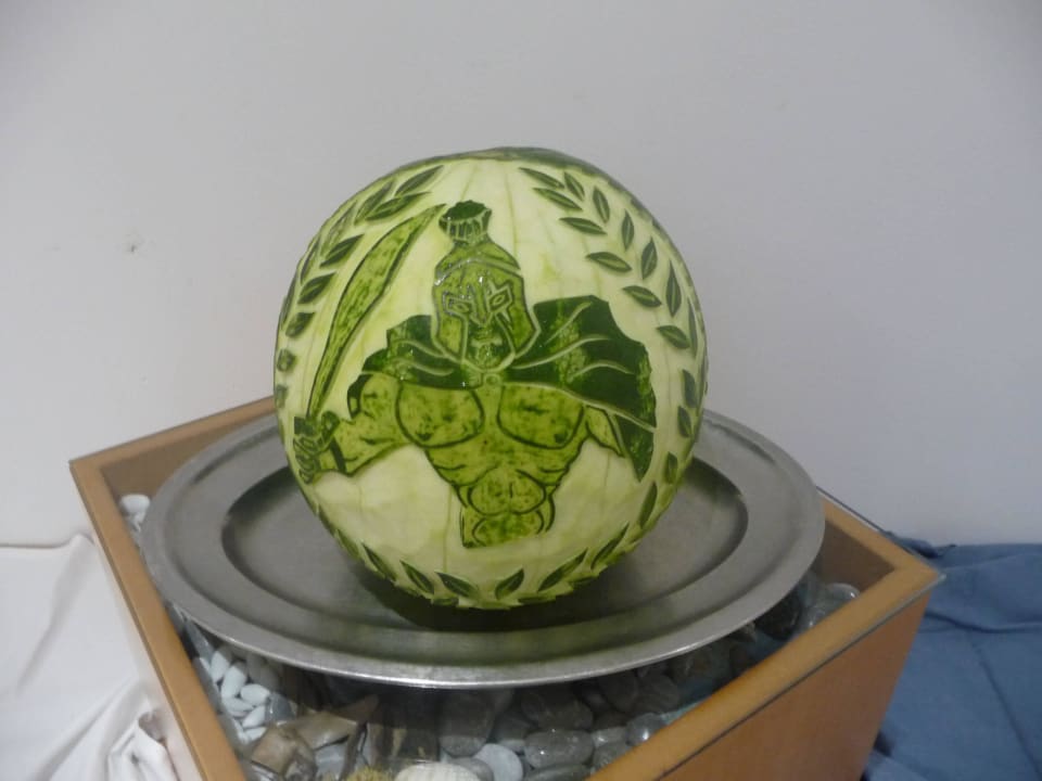 Melonenschnitzerei Hotel Calypso Beach