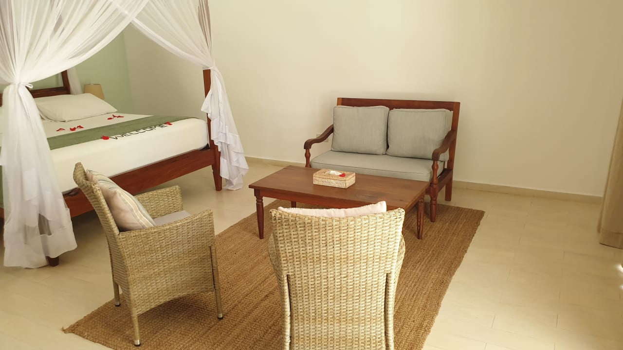 Zimmer Kisiwa on the Beach