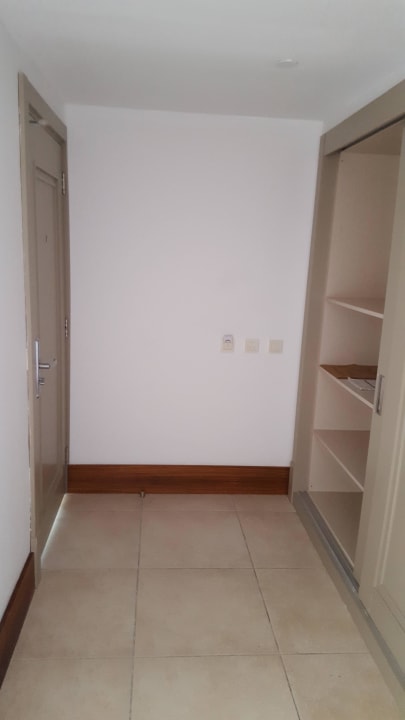 Zimmereingang Well Palace Side