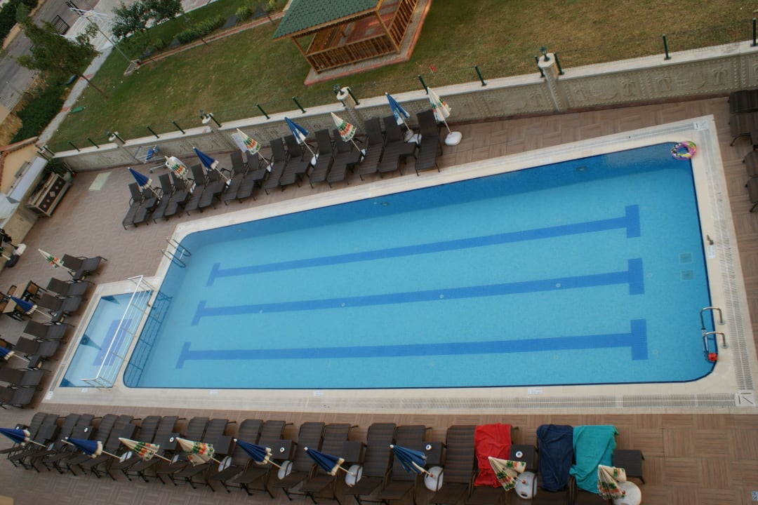 Basen z góry Grand Atilla Hotel