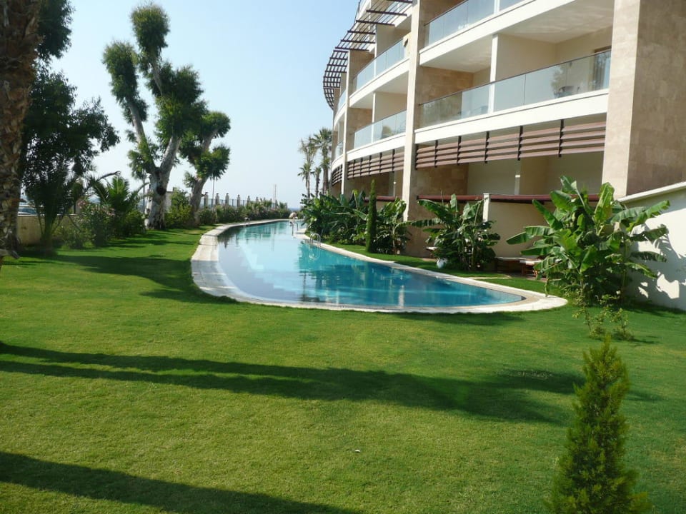 Ende Pool am Ostflügel Paloma Pasha