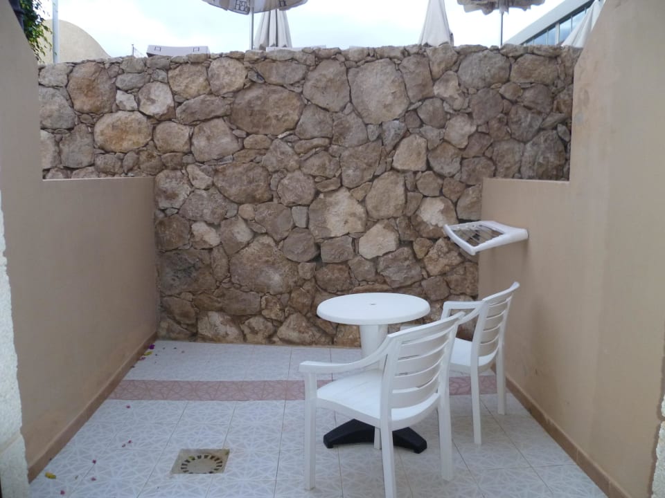 Terrasse unseres Sparzimmers SBH Hotel Taro Beach