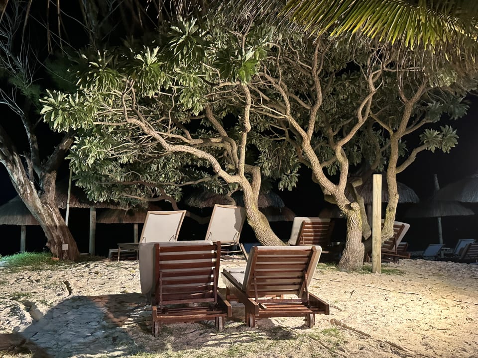 Strand Crystals Beach Resort Belle Mare, a member of Radisson Individuals