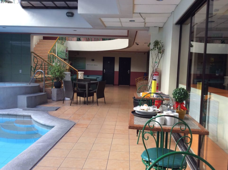 Lobby mit pool Hotel DM Residente Inns and Villas