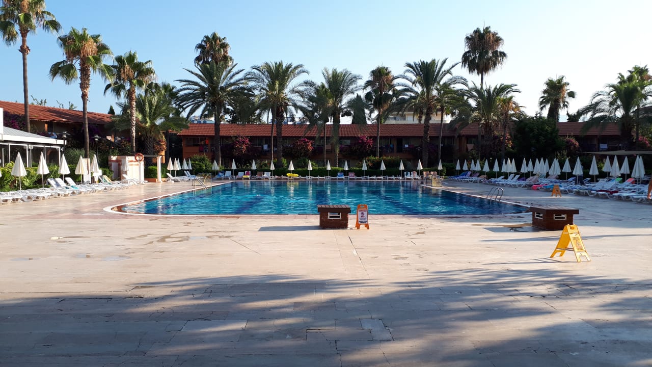 Pool Club Turtas Beach Hotel