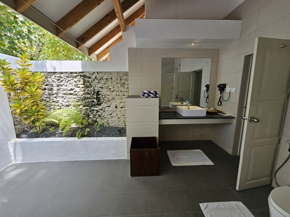Zimmer Ellaidhoo Maldives by Cinnamon