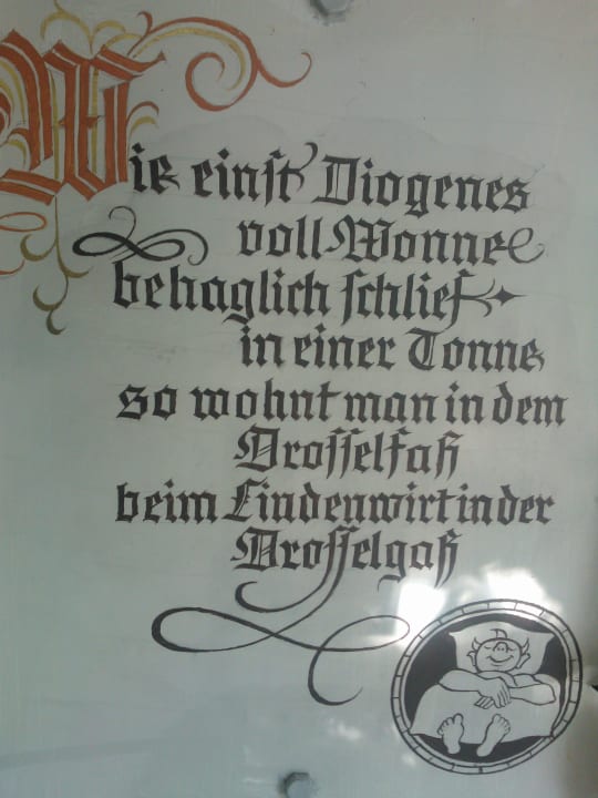 Das Stand an unserem Weinfass dran Hotel Lindenwirt