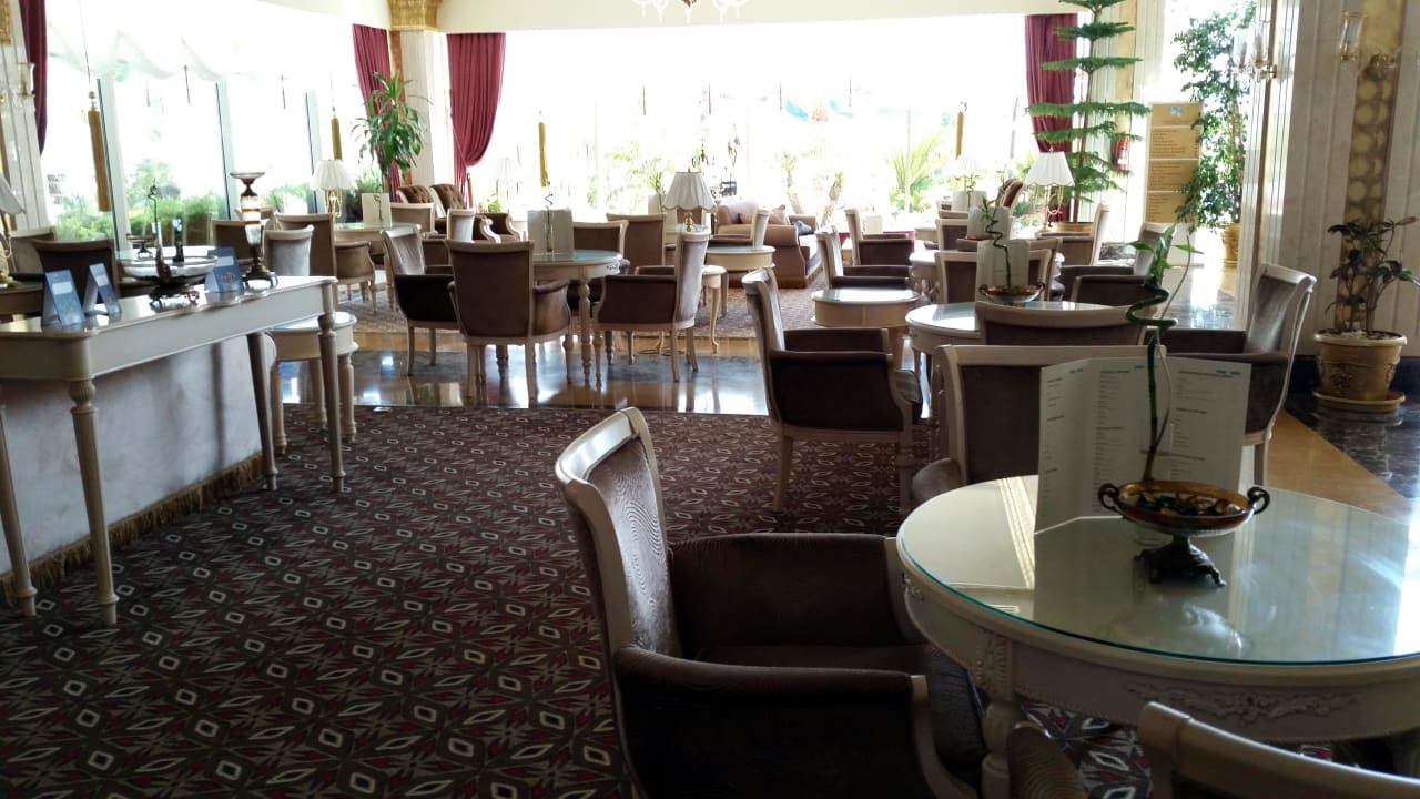 Sitzbereiche um die Lobby Bar Diamond Excellence Resort & Spa