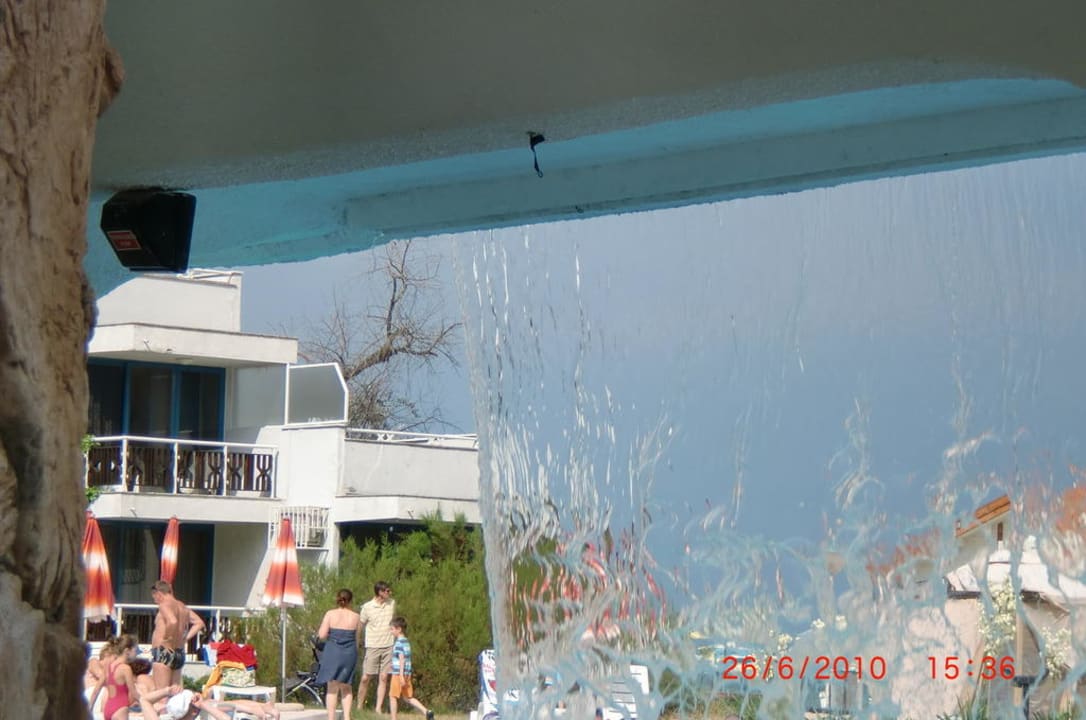 Wasserfall am Pool Hotel Slavuna